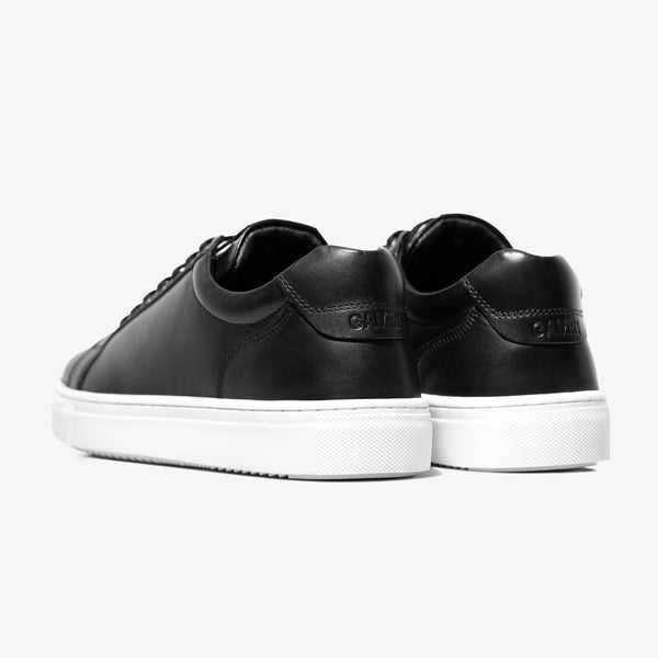 black low top nikes
